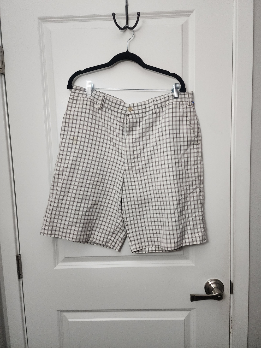 5/$25 Izod Men's White and Brown Checked Flat-Front Shorts